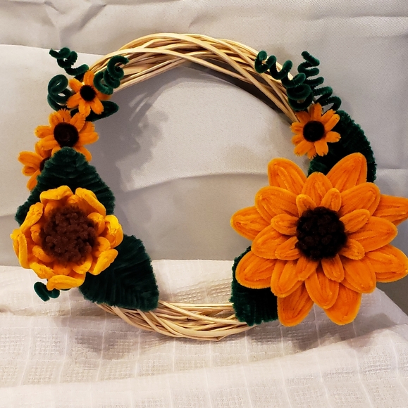 Pipe Cleaner Flowers Sunflowers Wreath - Picture 1 of 5